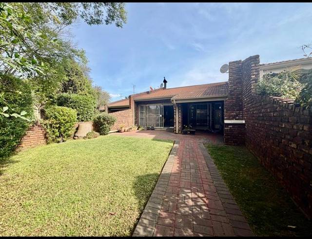 2 BEDROOM TOWNHOUSE FOR SALE IN FLORA GARDENS
